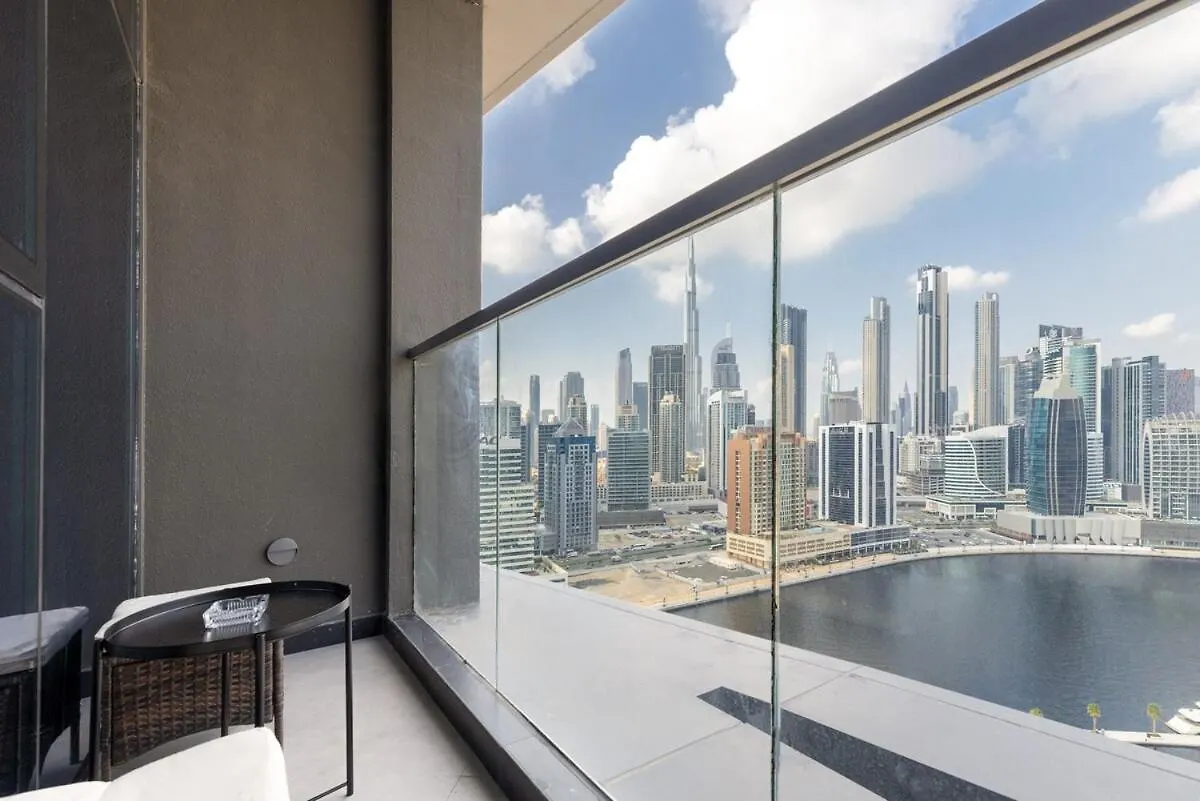 Waves - Elegant Waterfront Living In Dubai'S Business Bay Apartment United Arab Emirates